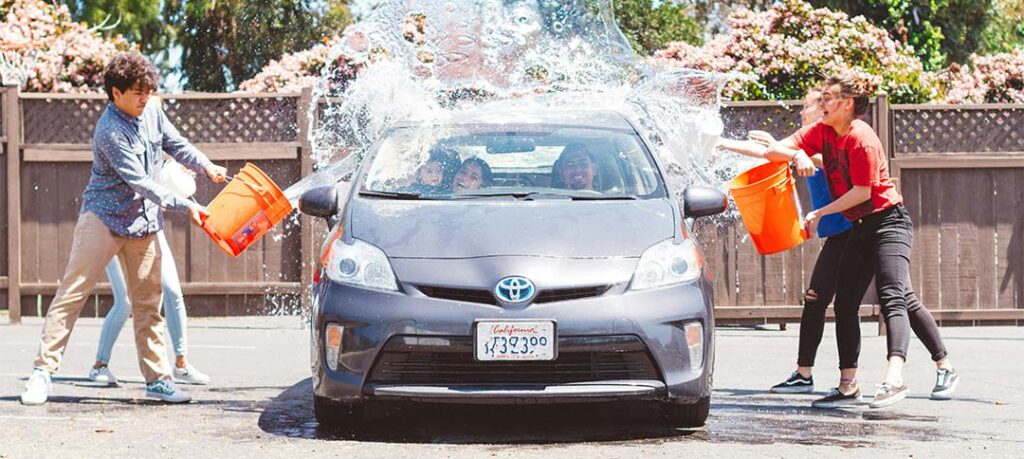 How to Do a Car Wash for Fundraising