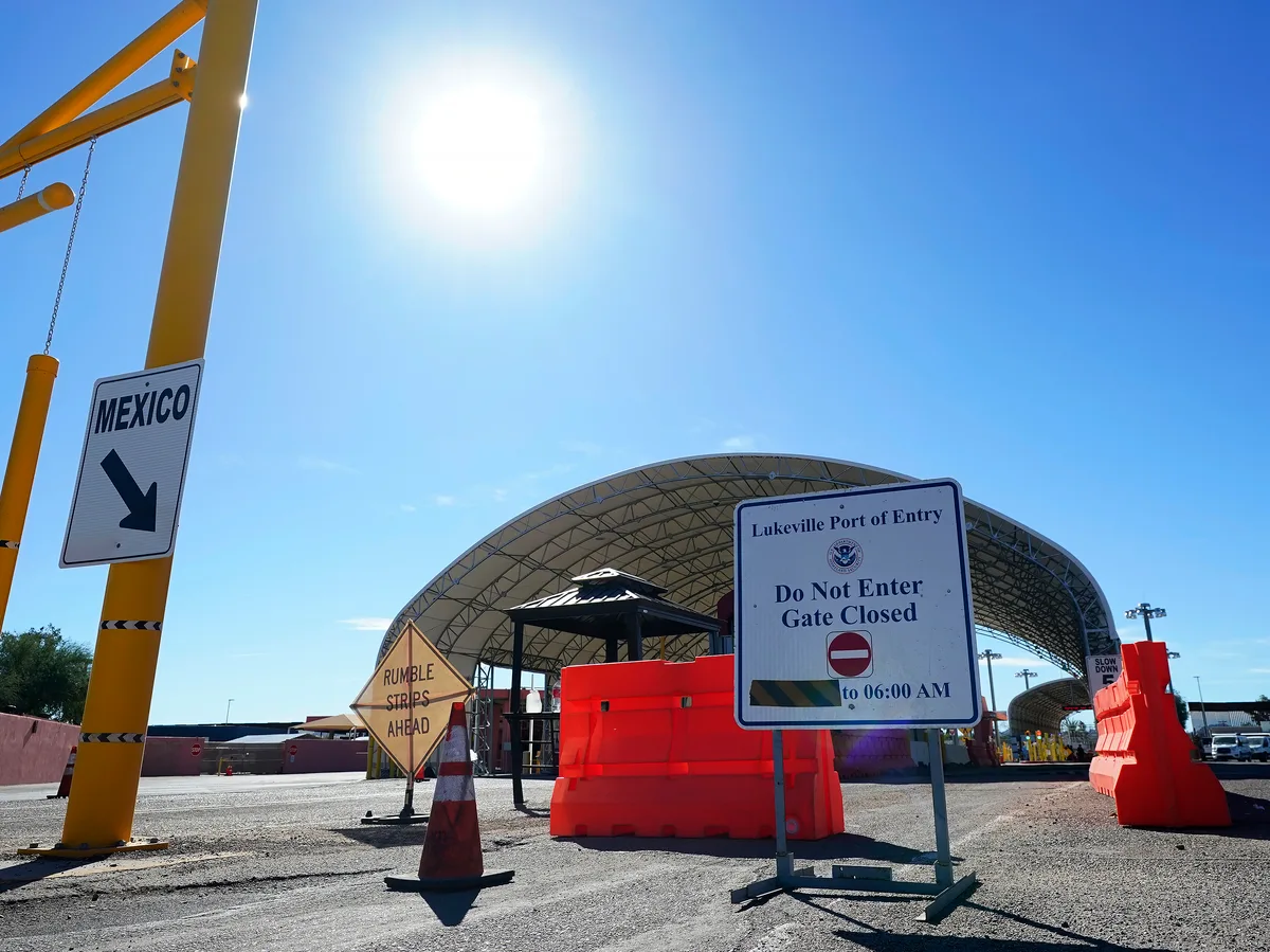 Arizona border crossing Mexico