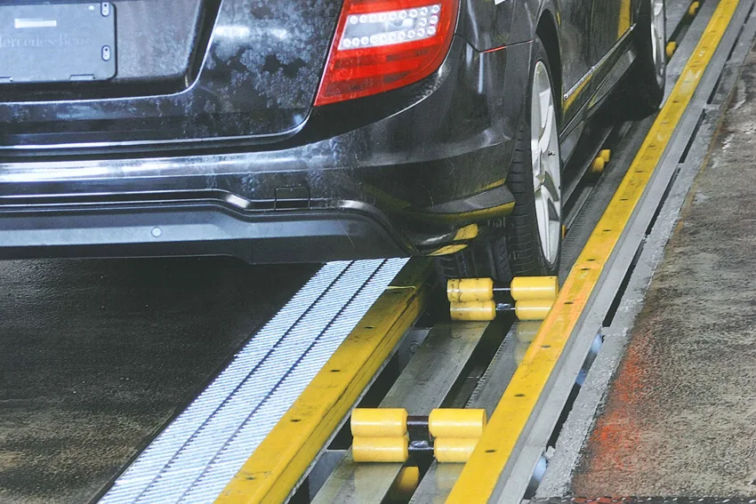 conveyor track alignment