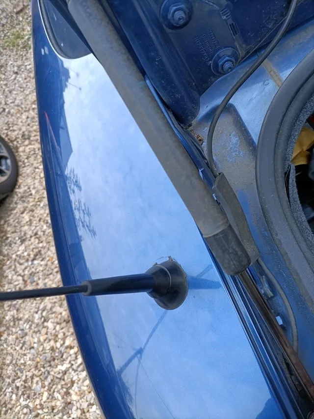 damaged car antenna