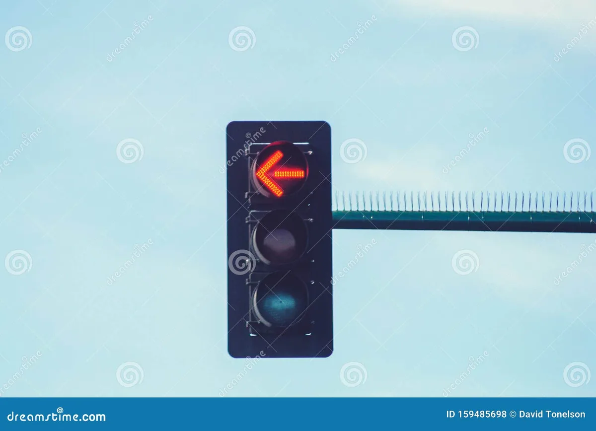 red arrow traffic signal vs steady red