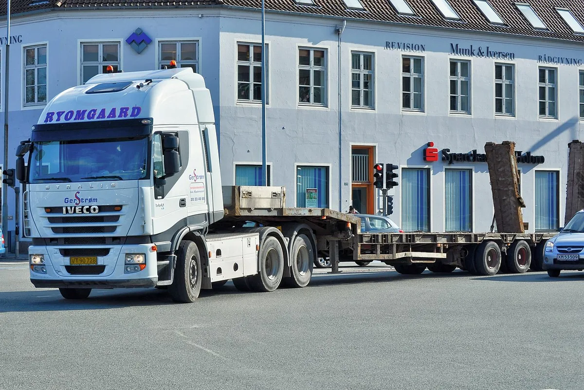Trailer VIN plate on trailer tongue