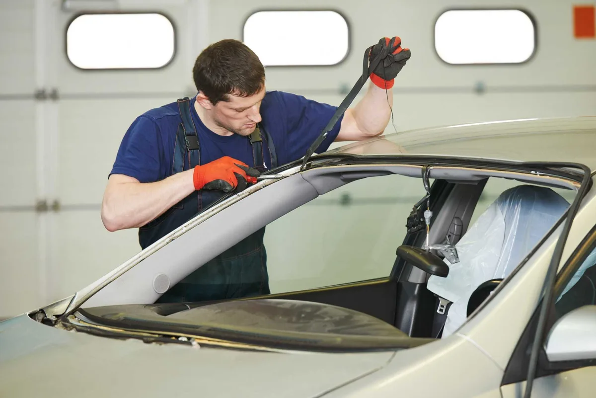 windshield replacement technician