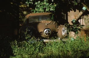 abandoned car on Louisiana street
