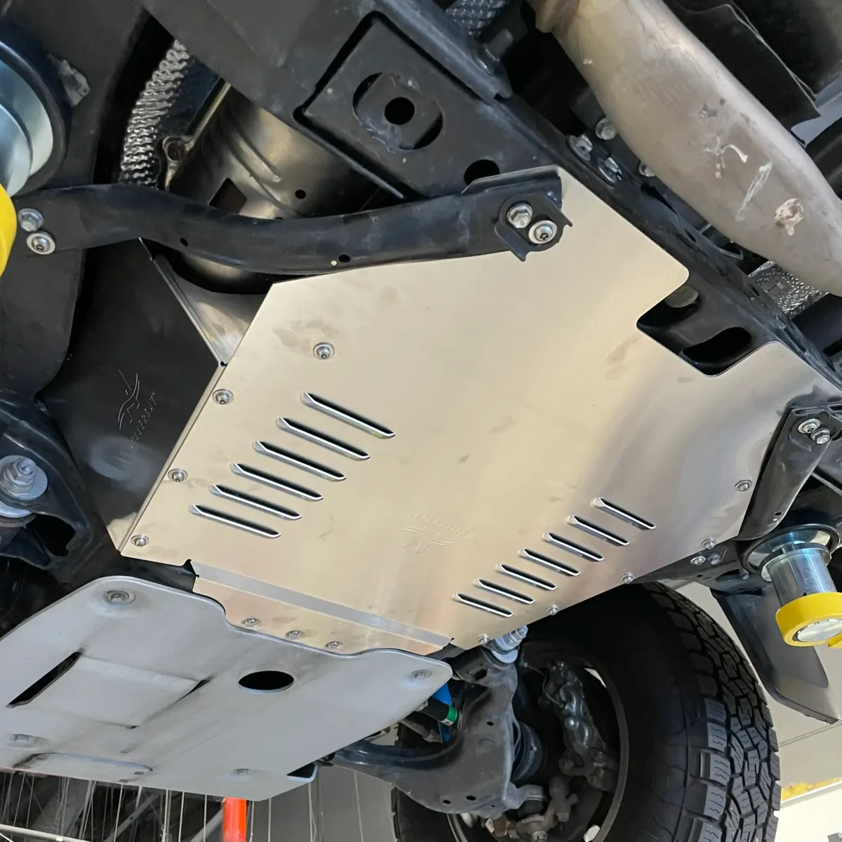 catalytic converter anti-theft shield