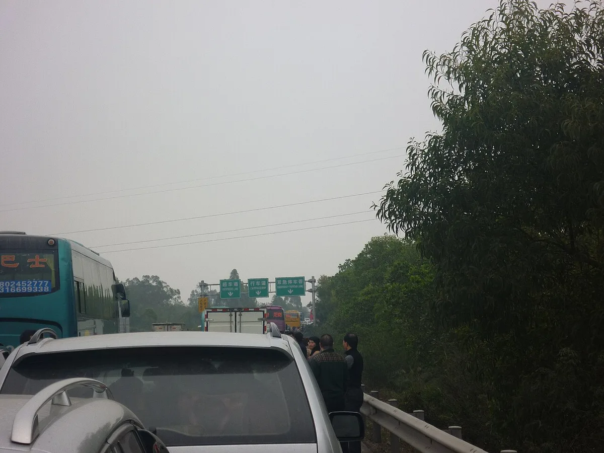 driver changing lanes safely