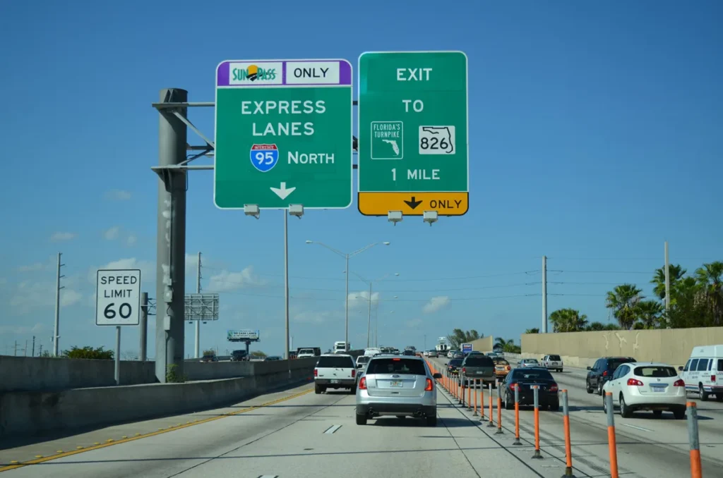 Florida express lane usage guidelines and weaving violation penalties