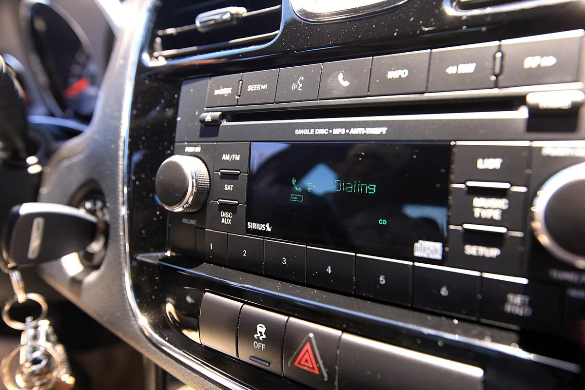 hands-free vs handheld driving