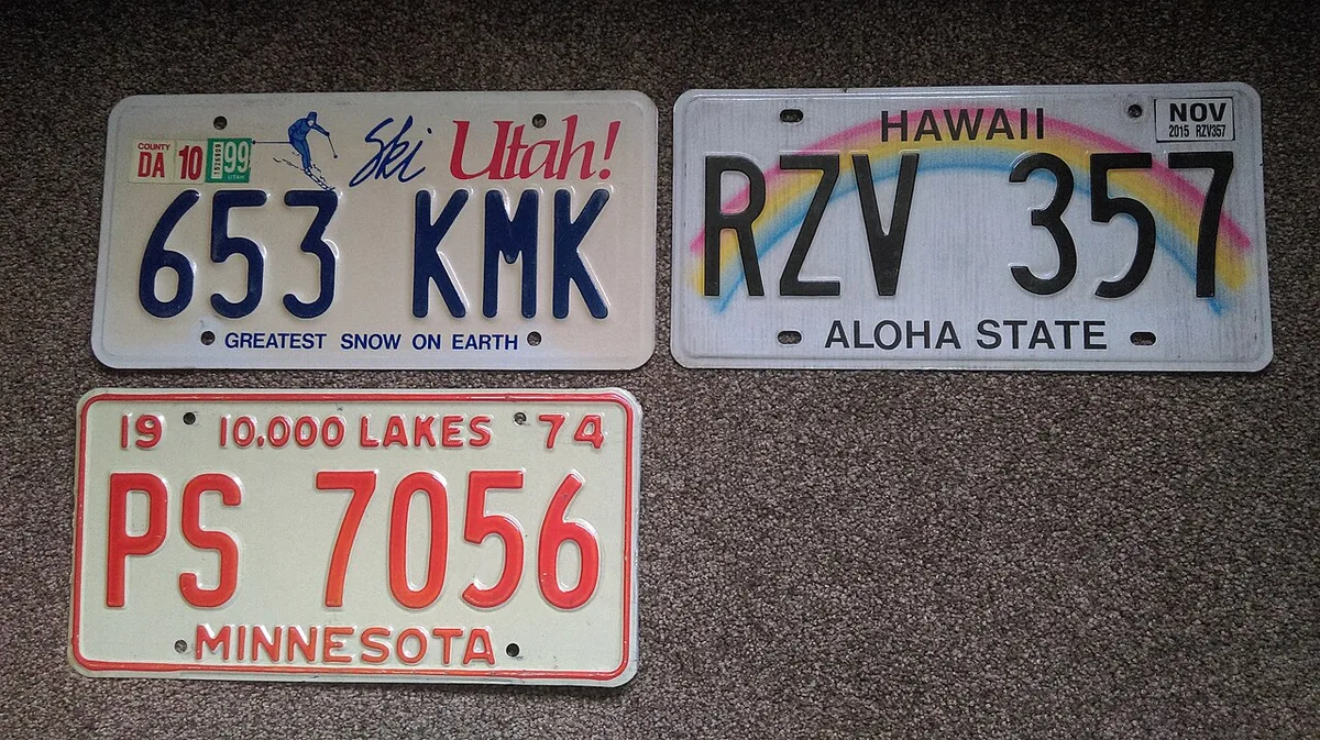 Hawaii county vehicle registration sticker on license plate