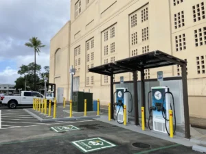 Hawaii electric vehicle charging station availability and parking incentives
