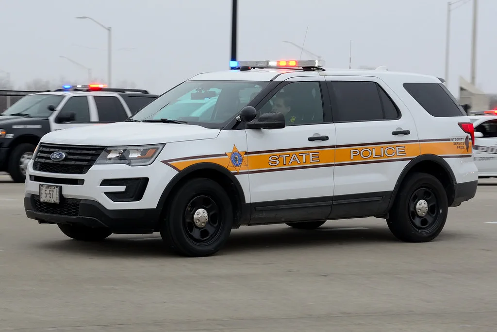Illinois Move Over Law emergency vehicles on highway