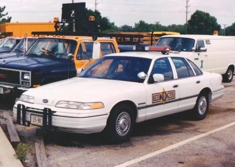 Illinois State Police car with emergency lights