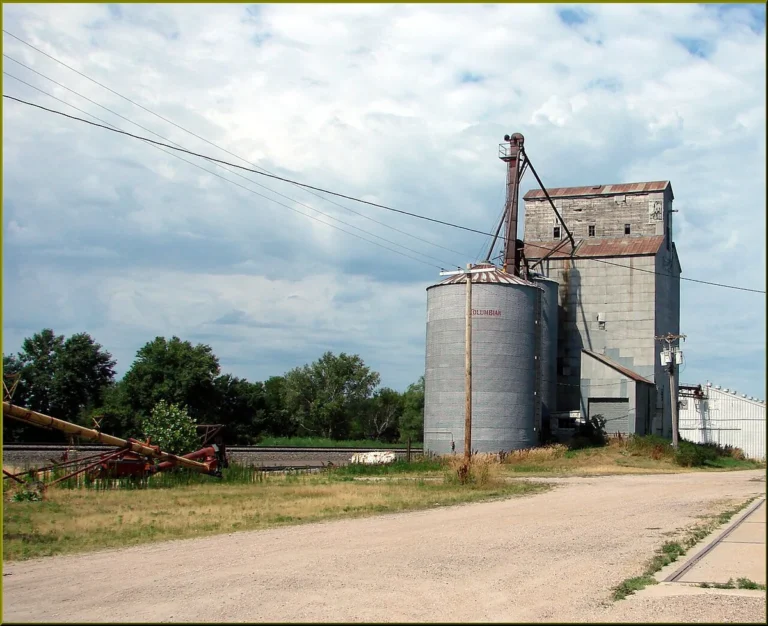 Iowa abandoned vehicle removal process on public and private property