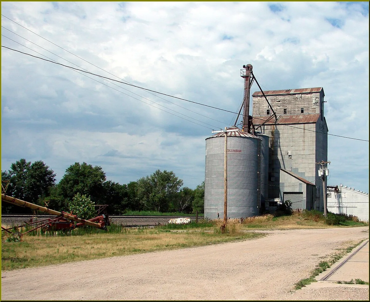 Iowa abandoned vehicle removal process on public and private property