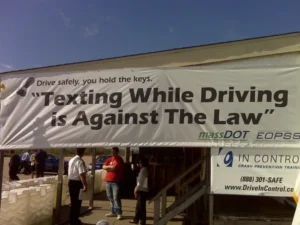 Iowa distracted driving law texting while driving