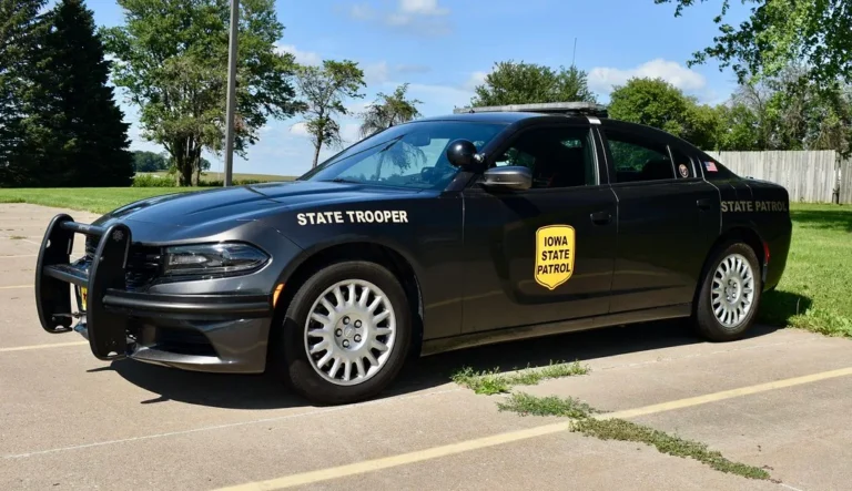 Iowa motorcycle helmet law status and safety equipment requirements