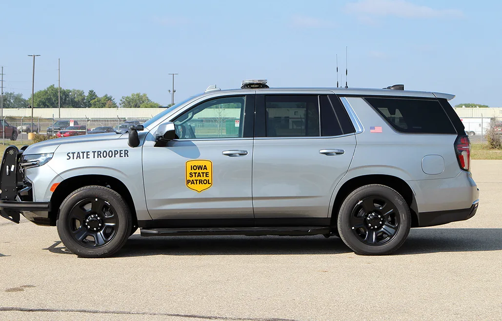 Iowa move over or slow down law for emergency vehicles on shoulder