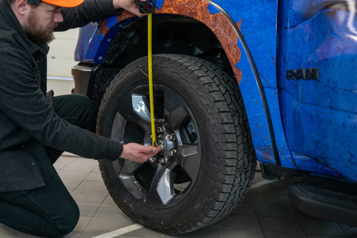 Lifted truck height measurement