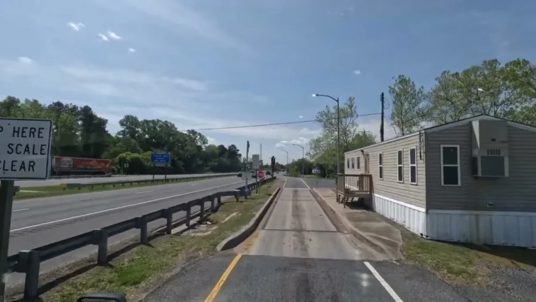 Maryland commercial truck at weigh station