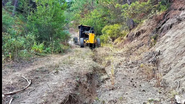 Maryland implements of husbandry on rural road