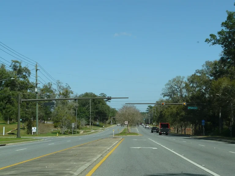 Maryland U-turn laws at controlled intersections and highway crossovers