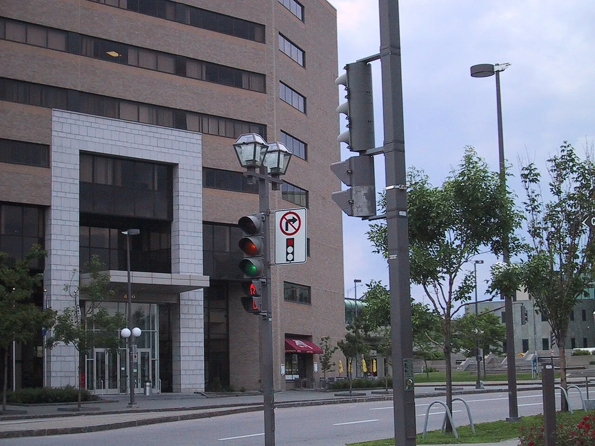 no turn on red sign