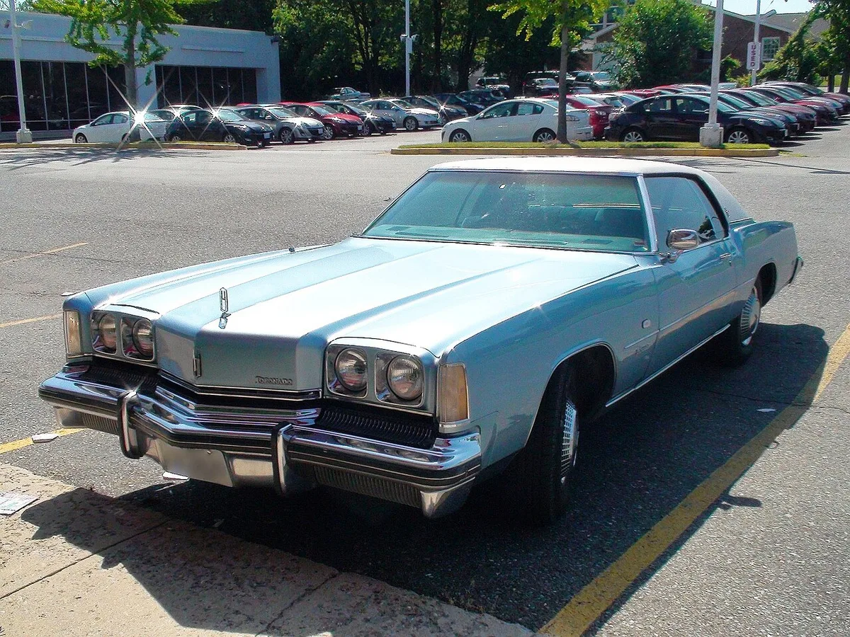 private car with illegal blue lights