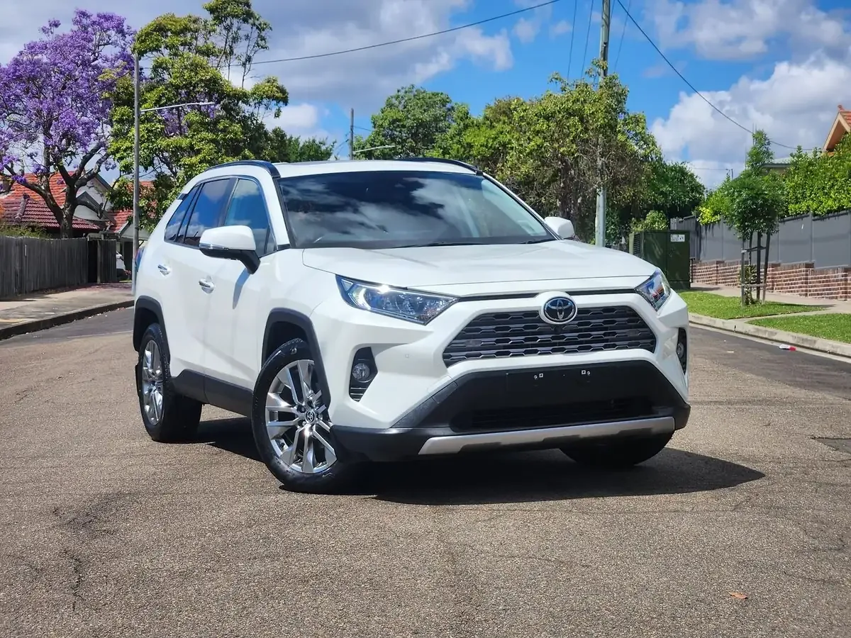 Toyota Frozen White car wash
