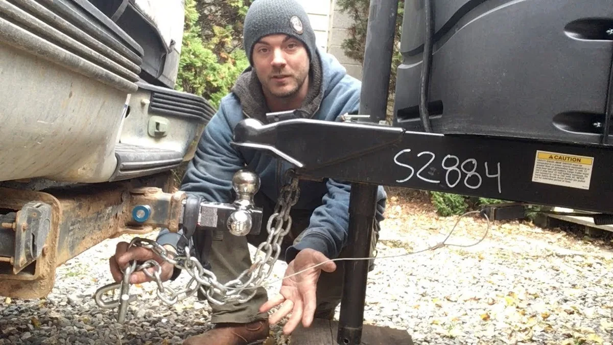 trailer safety chain attachment