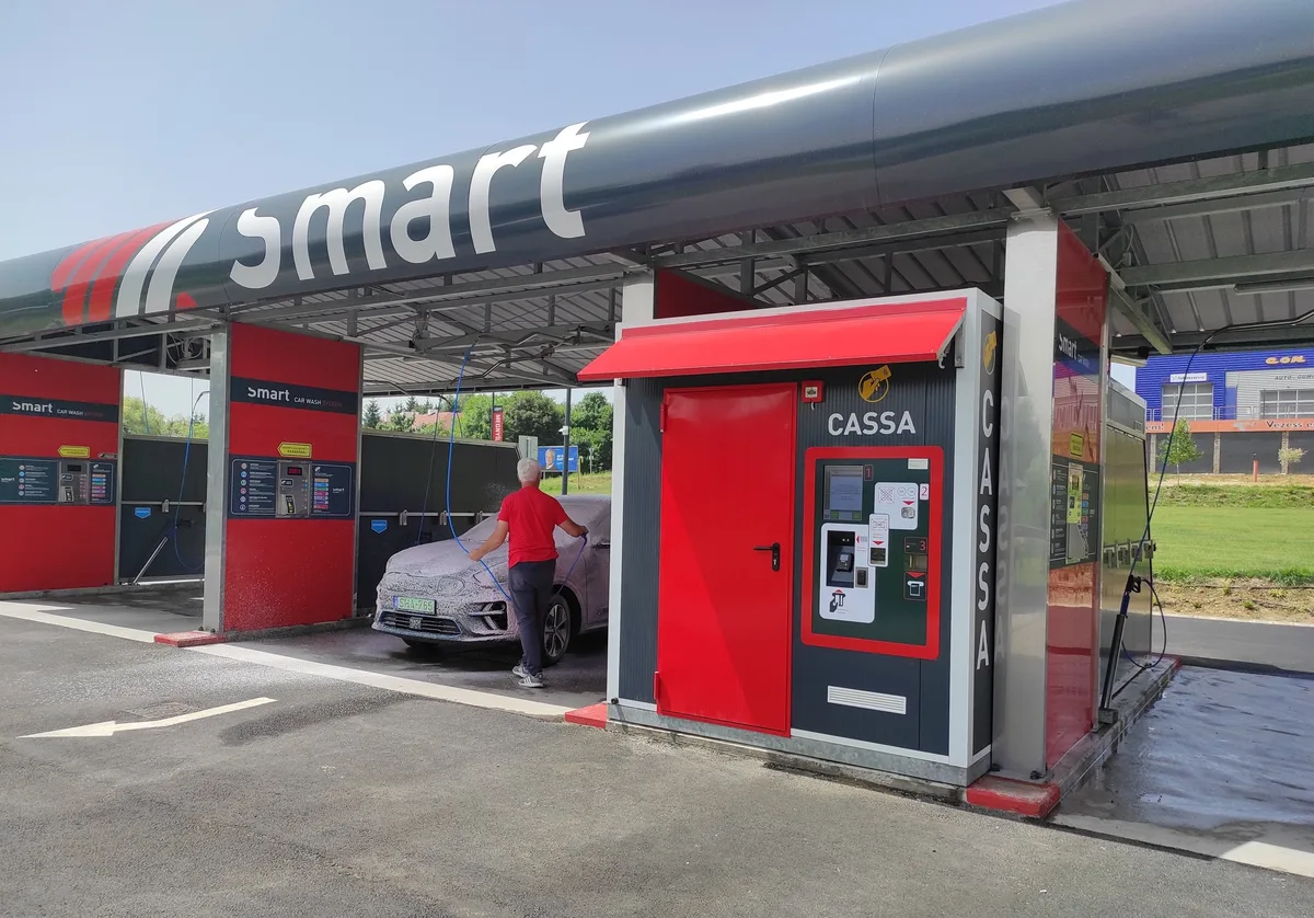 uk-car-wash-payment-terminal.webp