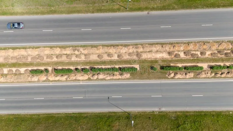 unpaved median divided highway