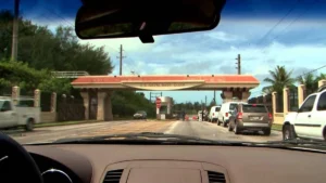 Guam U-turn laws at controlled intersections and highway crossovers