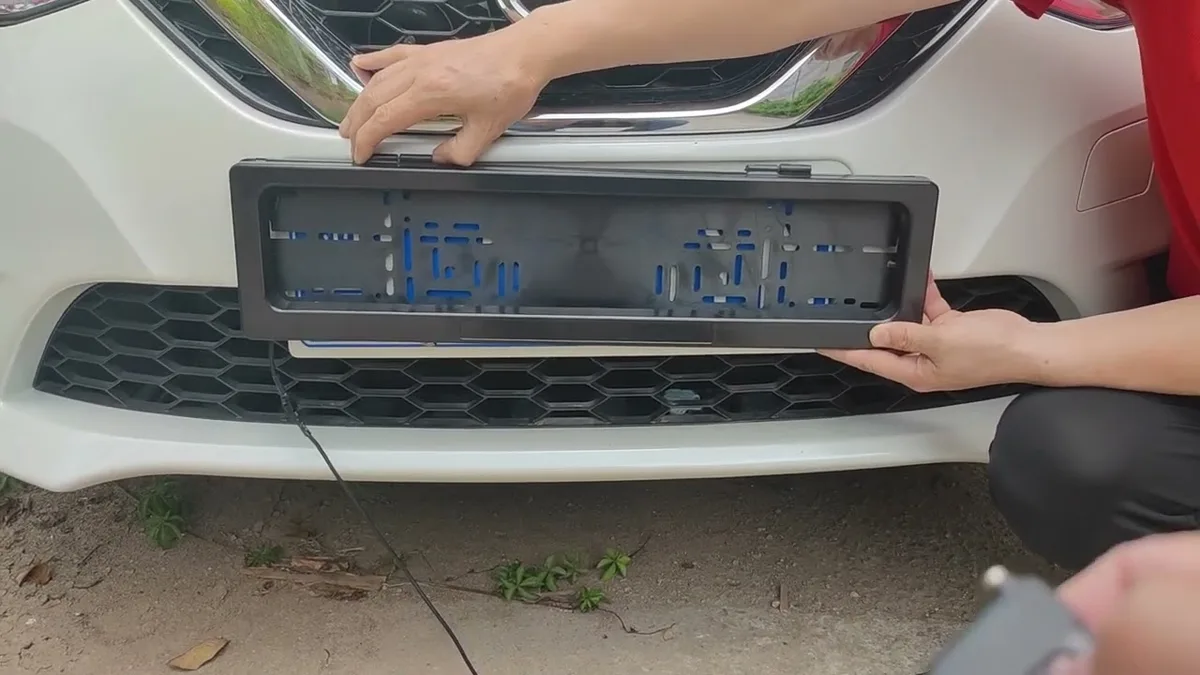 license plate frame compliance check