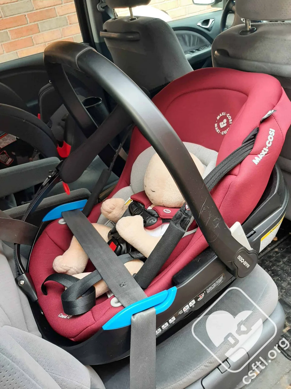 Maxi-Cosi harness straps removal