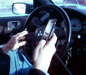 Minor Outlying Islands distracted driving law and handheld device prohibition