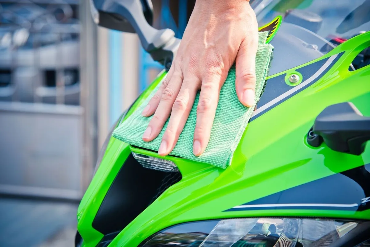 polycarbonate windshield cleaning process